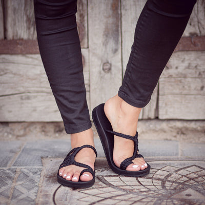 Relief Flip Flops for Women with Arch Support | Classic Black